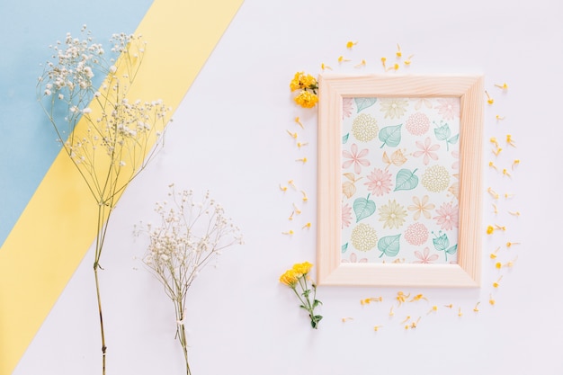 Download Free Psd Frame Mockup With Floral Decoration