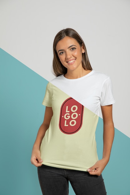 Download Free PSD | Front view of woman wearing t-shirt