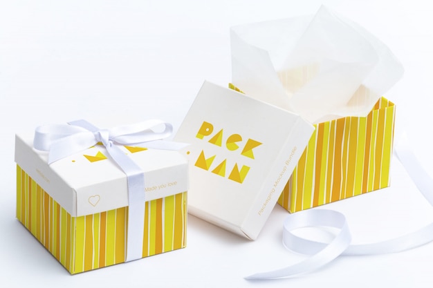 Download Premium PSD | Gift box mock up design