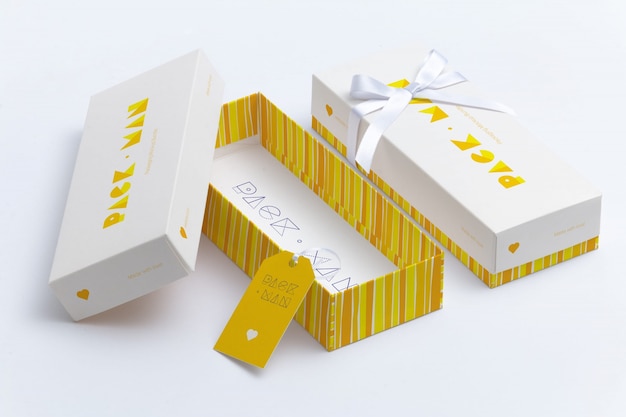 Download Premium PSD | Gift box mock up design