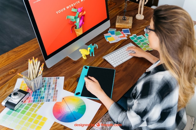 Graphic designer mockup with monitor and girl Free Psd