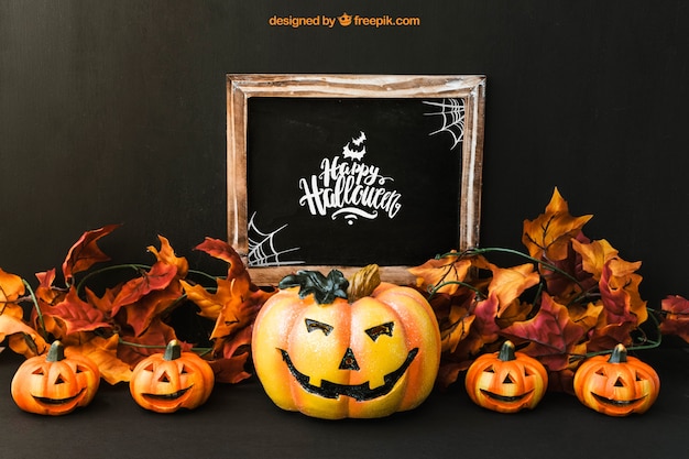 Download Free PSD | Halloween slate mockup with five pumpkins