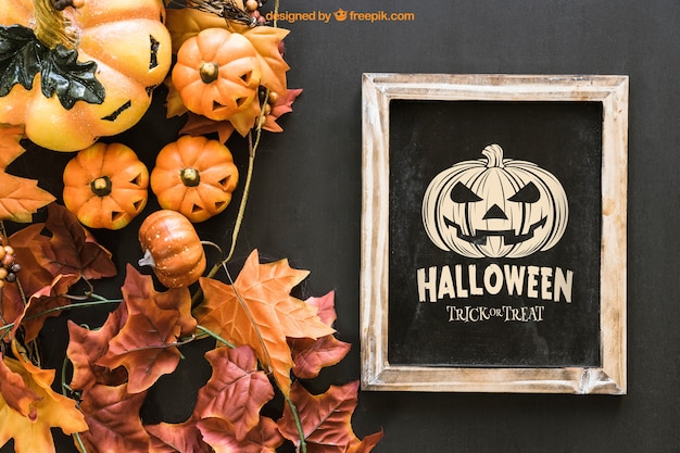Download Free PSD | Halloween slate mockup with leaves and pumpkins