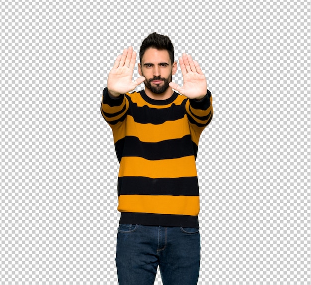 Handsome man with striped sweater making stop gesture for disappointed with an opinion Premium Psd