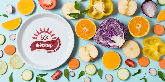 Download Free PSD | Healthy food mock-up plate with slices of veggies and fruit