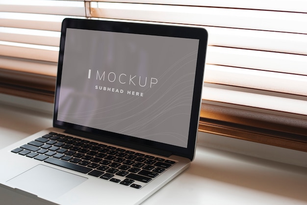 Free PSD | Laptop digital device screen mockup