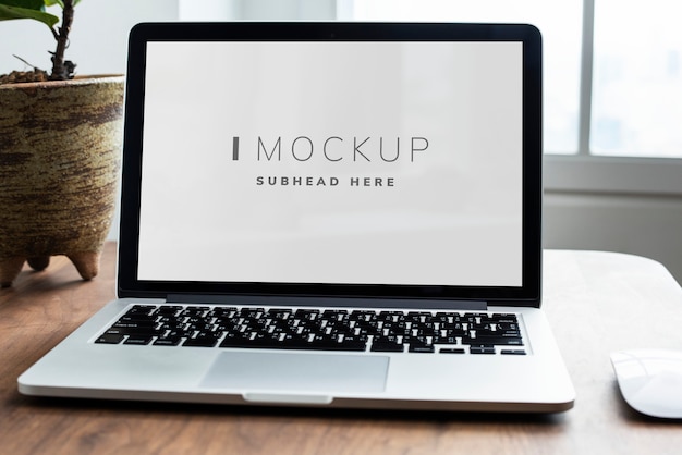 Free PSD | Laptop digital device screen mockup