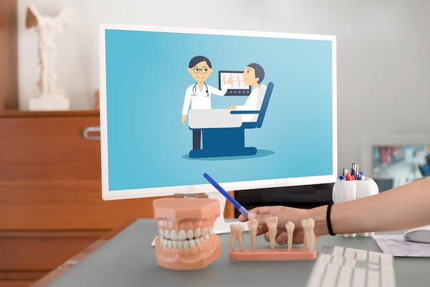 Download Free PSD | Laptop mockup with dentist concept