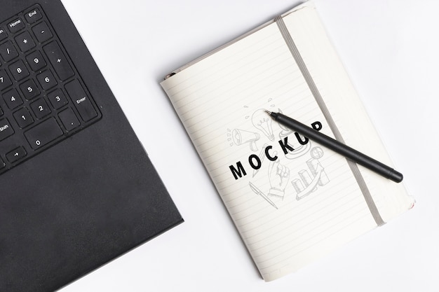 Mock-up desktop concept with laptop Free Psd