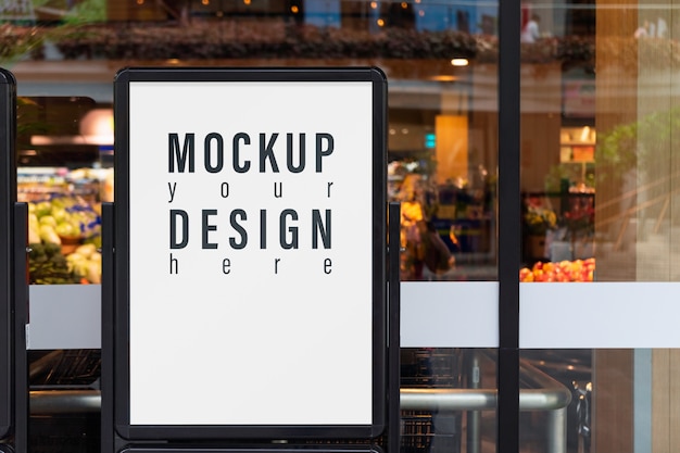 Premium PSD | Mockup advertising board in front of supermarket