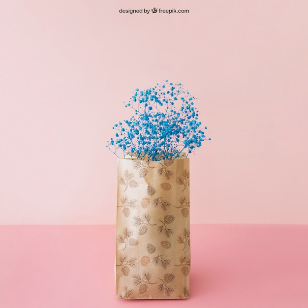 Download Free PSD | Mockup of flower in bag