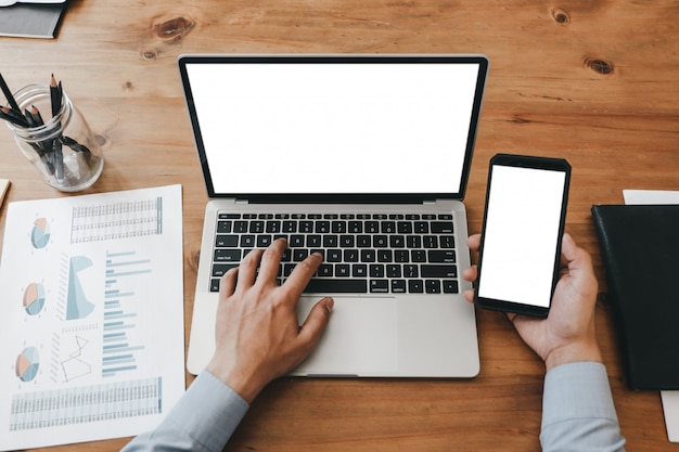 Mockup image of close up business woman working with smartphone laptop and documents in office, mockup concept Premium Psd