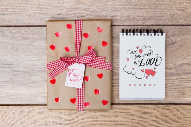 Download Free Psd Notepad Mockup Next To Gift Box For Valentine