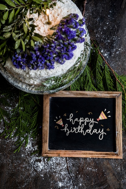 Download Free PSD | Slate mockup with birthday cake