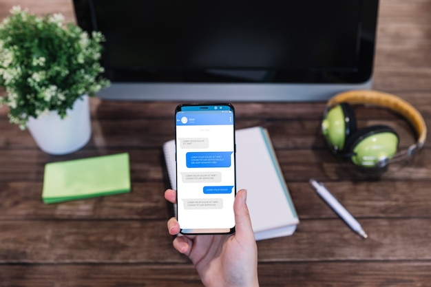 Smartphone mockup in front of computer Free Psd