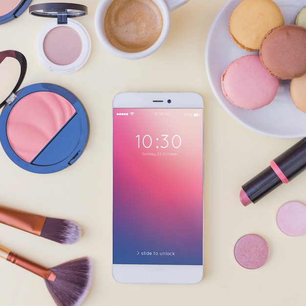 Download Free PSD | Smartphone mockup with beauty concept