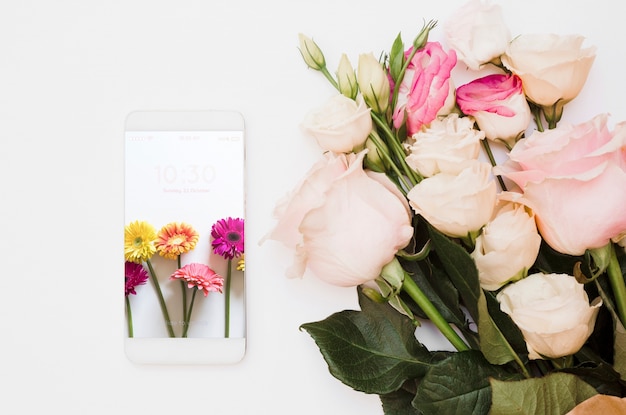 Smartphone mockup with floral decoration PSD Template