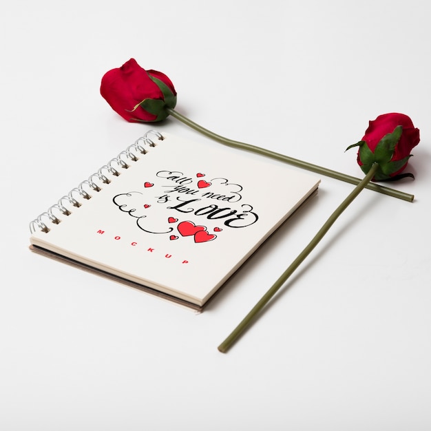 Download Free PSD | Spiral notebook mockup with valentine concept