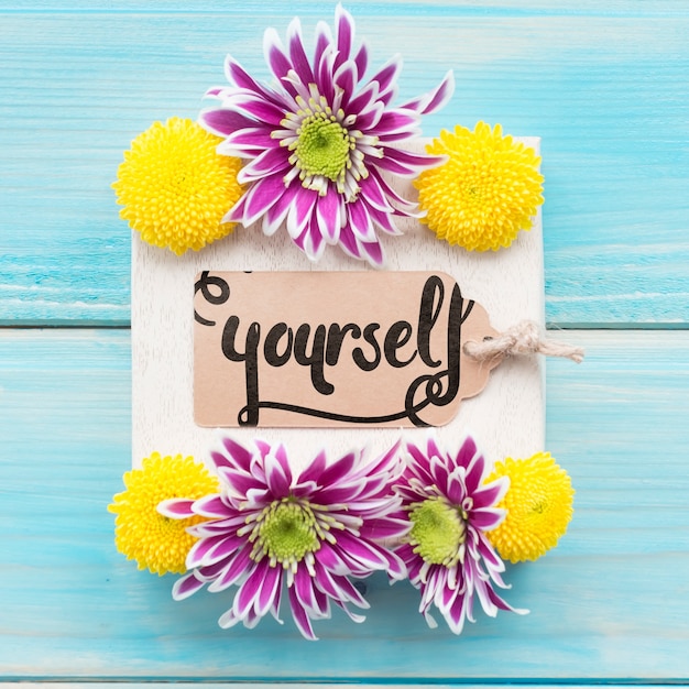 Tag mockup with floral decoration PSD Template