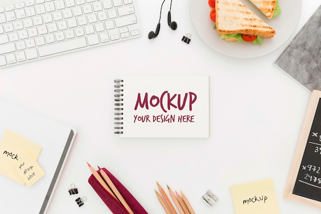 Free PSD | Top view desk with sandwich and agenda mock-up