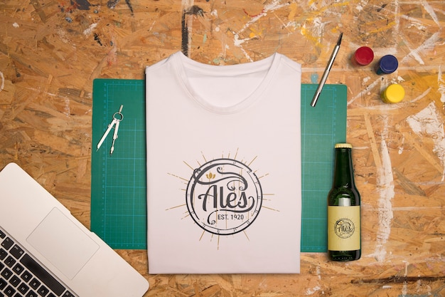 Download Free PSD | Top view white folded t-shirt and beer