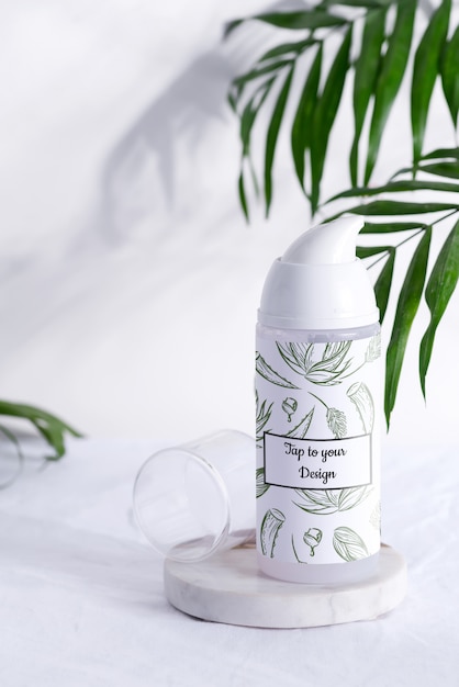Download Premium PSD | White lotion bottle mockup with palm leaves