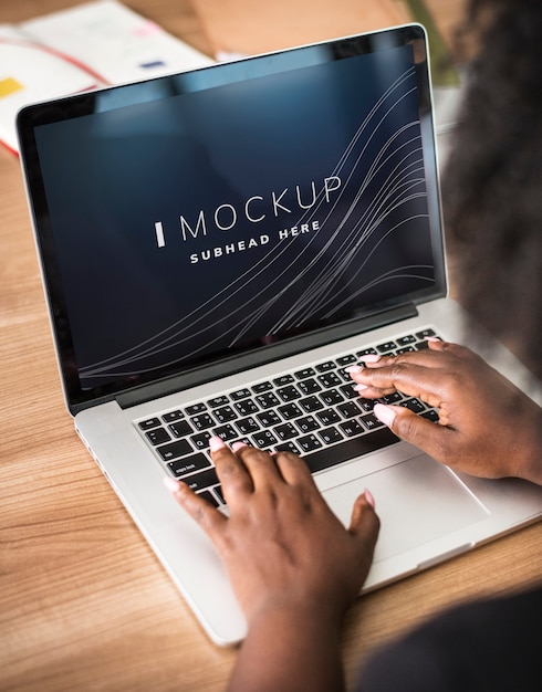 Woman working on a laptop screen mockup PSD Template