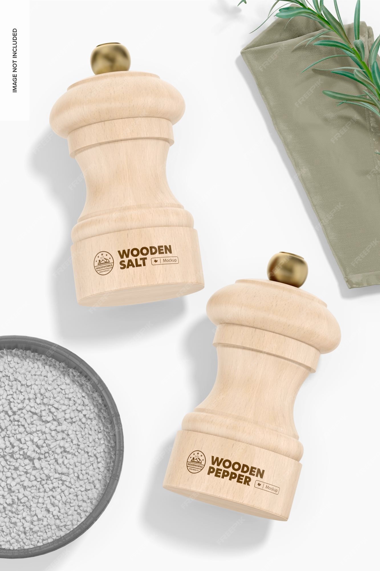 Free PSD | Wooden salt and pepper grinder mockup, dropped view