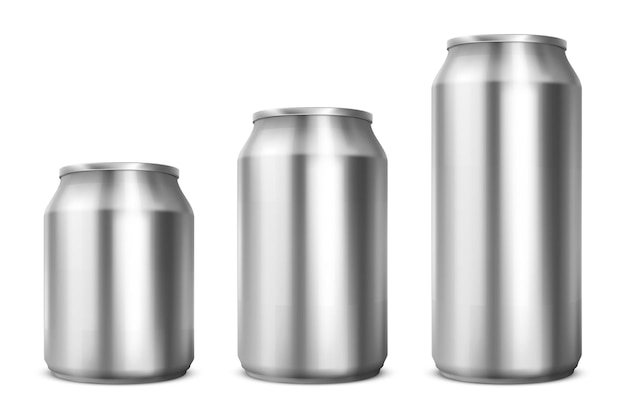 白い背景で隔離されるソーダまたはビールのための異なるサイズのアルミ缶 飲み物の正面図の金属缶のベクトルのリアルなモックアップ 冷たい飲み物のための空白の銀のパッケージの3dテンプレート 無料のベクター