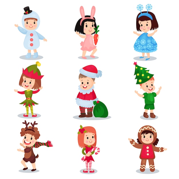 クリスマス衣装を着ているかわいい子供たちセット エルフ 雪だるま トナカイ サンタクロース クリスマス ツリー スノーフレーク ジンジャーブレッド バニーの漫画イラストの衣装で幸せな子供たち プレミアムベクター