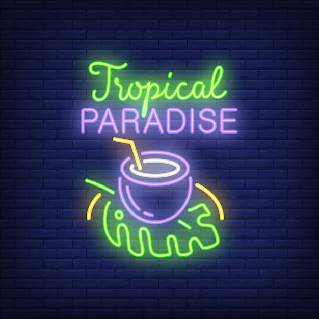 Tropical paradise lettering with coconut drink on leaf. Free Vector