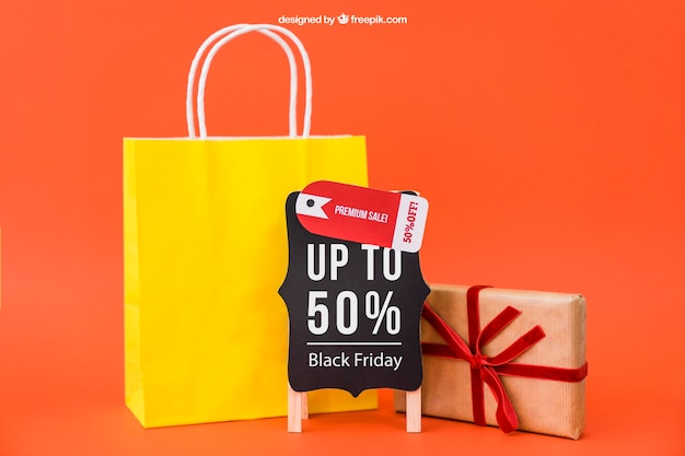 Download Black friday mockup mit tasche und geschenk | Kostenlose PSD-Datei