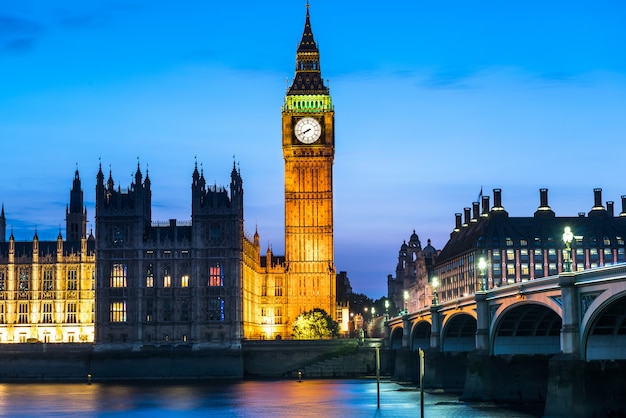 Abbaye De Westminster Et Big Ben La Nuit Londres Uk Photo Premium