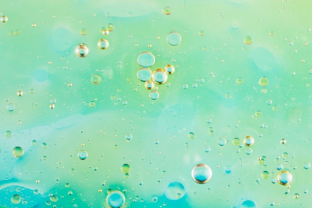 Abstrait vert avec des bulles d'huile Photo gratuit