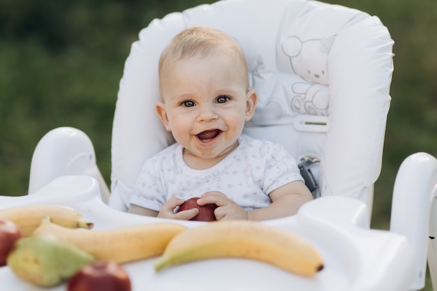 Adorable Petit Garcon Age De Dix Mois Beau Bebe Mignon Et Souriant Mignon Petit Garcon Photo Premium