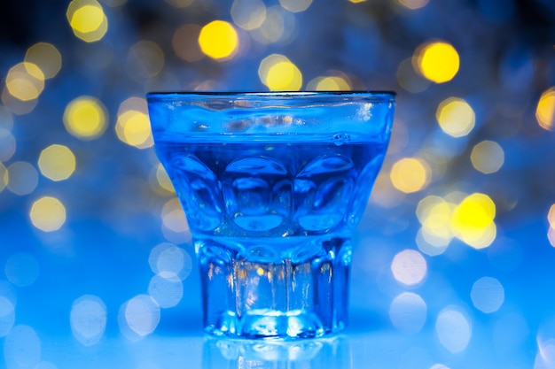 Les adultes vont dans les discothèques pour boire de l'alcool et s'amuser Photo gratuit