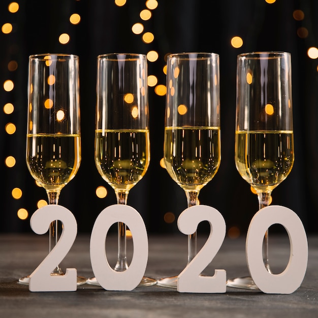 Anniversaire Du Nouvel An Avec Champagne Photo Gratuite