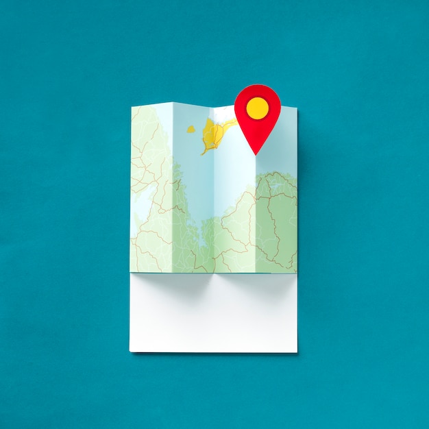 Artisanat en papier d'une carte avec un pointeur Photo Premium