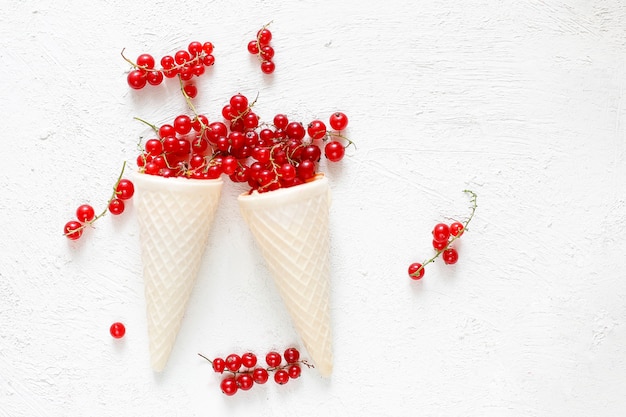 Baies d'été, framboises dorées, groseille blanche Photo gratuit