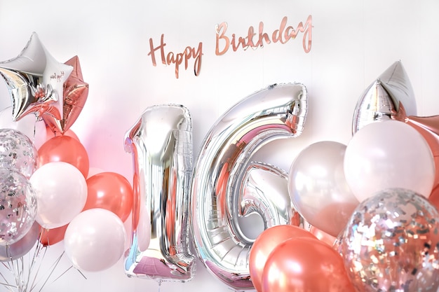 Ballons Et Numero 16 Des Ballons D Anniversaire Carte De Voeux Pour Adolescente Photo Premium