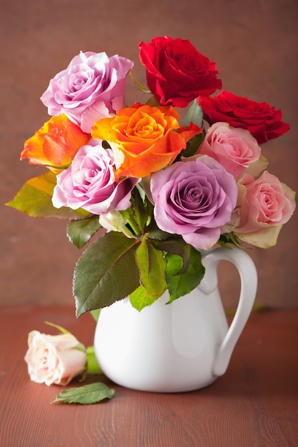  Beau Bouquet De Fleurs  Roses Color es Dans Un Vase Photo 