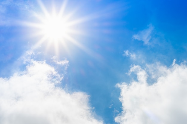 Beau Ciel Bleu Avec Rayon De Soleil Et Nuageux Fond De Nature Photo Premium