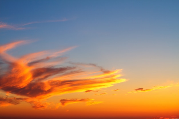 Beau Coucher De Soleil Nuages Dans Le Ciel Au Dessus De La