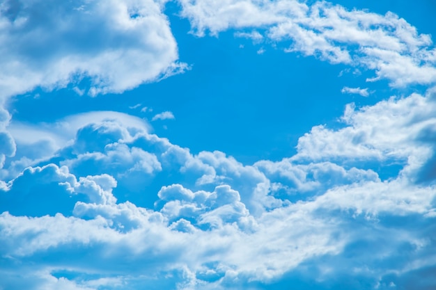 Beau Nuage Et Ciel Bleu Photo Premium