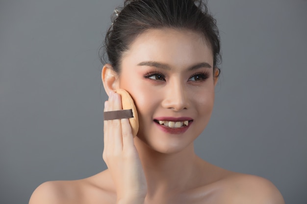 Beau visage de femme Photo gratuit