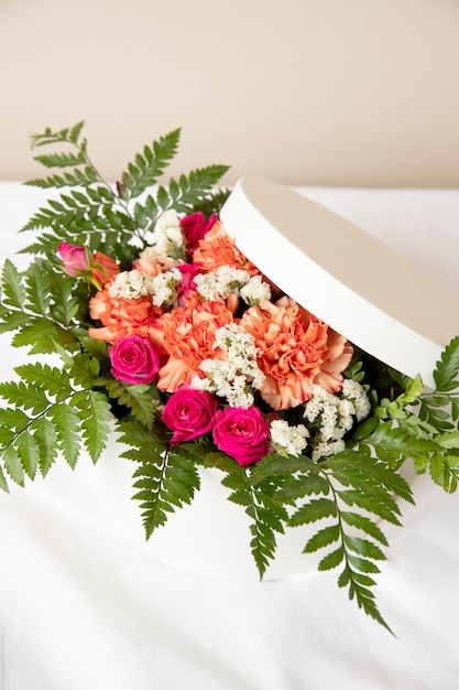 Bel Arrangement De Fleurs Pour Une Fille D Anniversaire Photo Premium