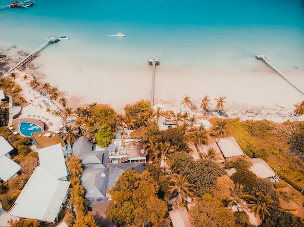 Belle nature plage tropicale et la mer Photo gratuit
