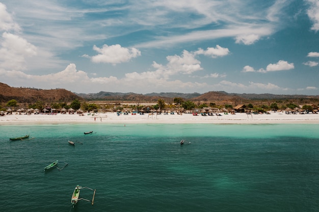 Belle Vue Sur La Plage  Et Les Montagnes De Lombok 