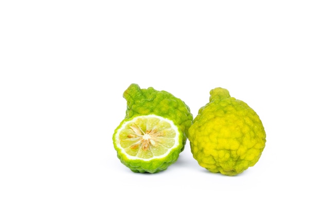 Bergamote isolée sur fond blanc. studio shot. Photo Premium