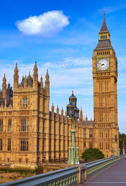 Big Ben Clock Tower A Londres En Angleterre Photo Premium